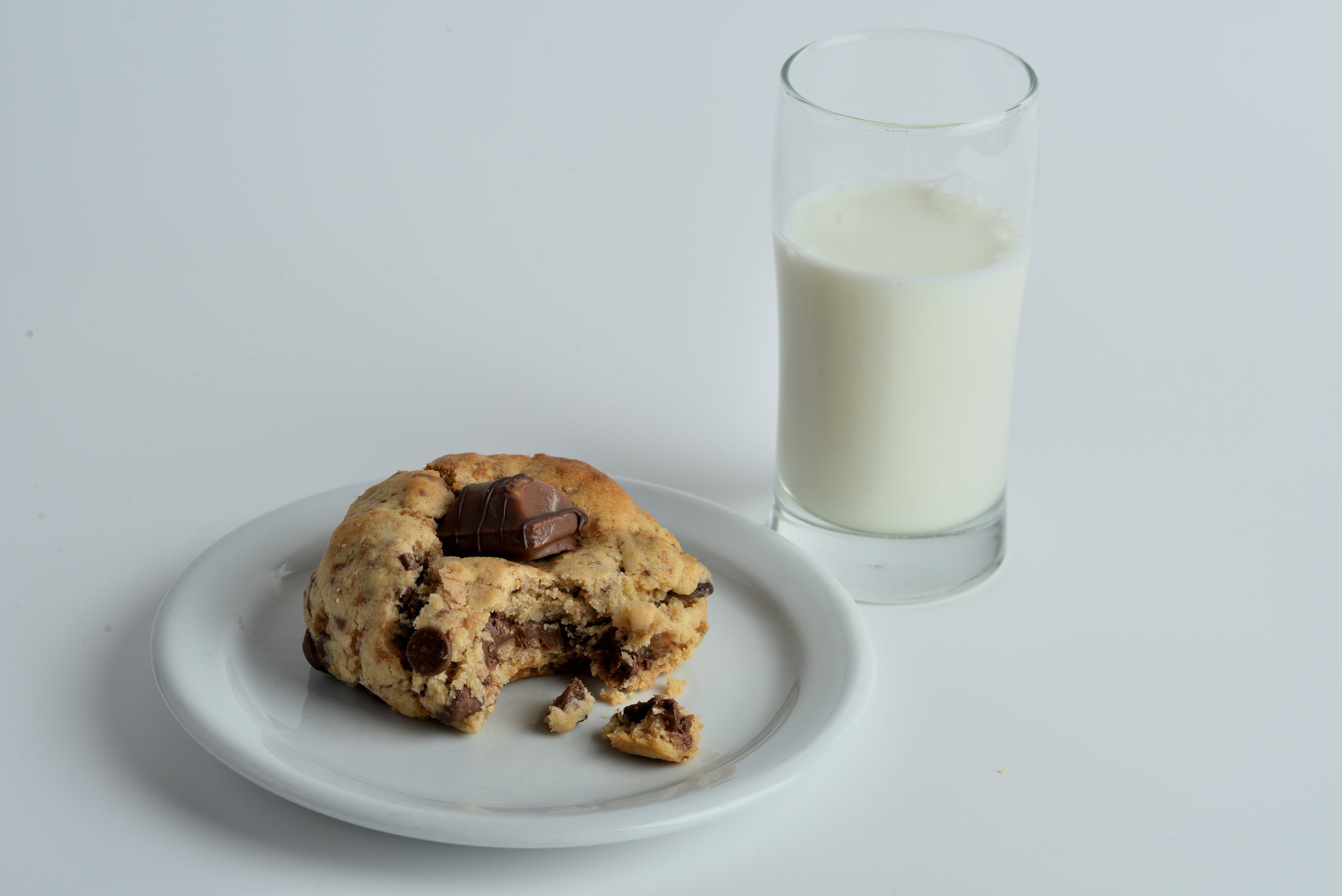 Bueno Chocolate Stuffed Cookie with Nutella